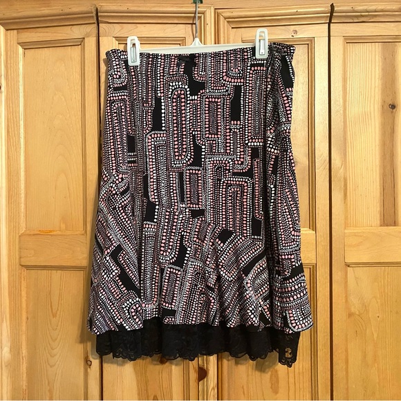 Rampage Black Pink White Polka Dot/ Geometric Print Lace Trim Skirt Sz S - Picture 2 of 10